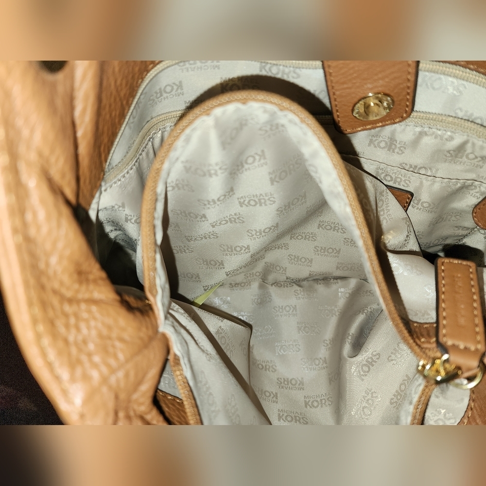 Micheal kors leather shoulder bag guc see pics - Picture 9 of 11